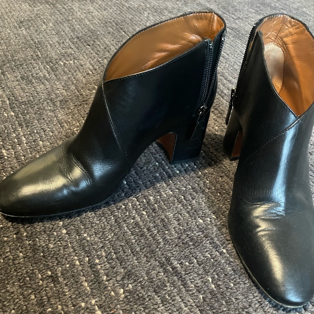 Aquatalia booties. Size 9. Black.